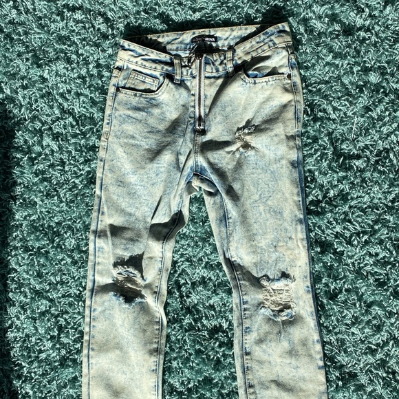 Ripped Skinny Jeans - Picture 2 of 3